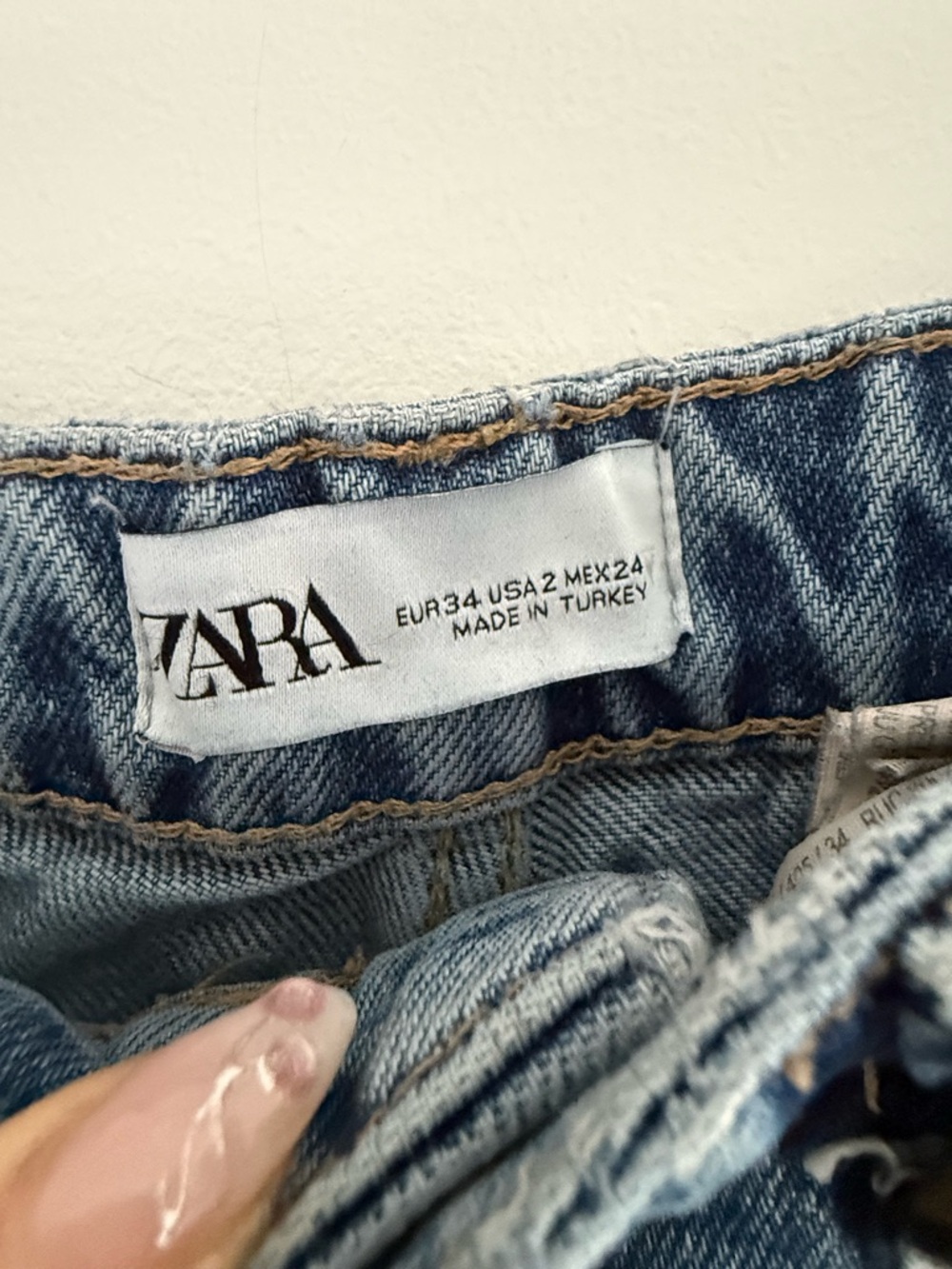 ZARA High Waisted Loose Wide Leg Distressed Jeans Y2K Raw Hem Size 2 - Picture 3 of 4